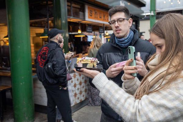 The best-looking crumble I'd ever seen. The queue was serpentine, even for Borough Market.